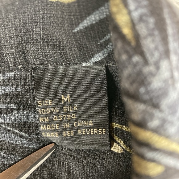 Cellinni‎ Silk Hawaiian Shirt Medium Black Palm Button Up Short Sleeve Resort - Picture 5 of 10